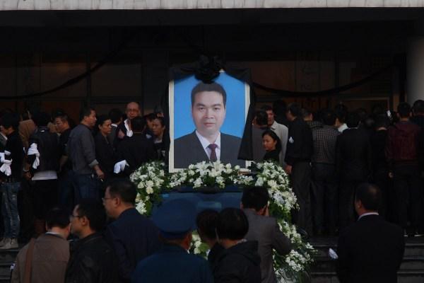 浙江温岭杀医案遇难者追悼会举行 千人送别(图)