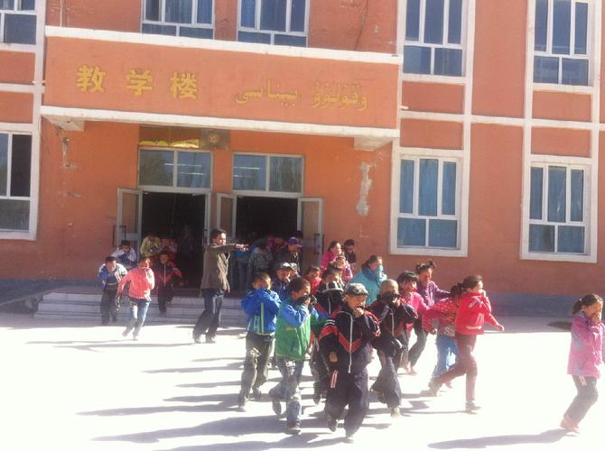 乌恰县膘尔托阔依乡小学_演练_img-0659