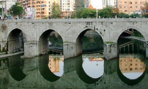 你不知道的贵州|古桥下为什么悬有宝剑?遵义狮子桥的故事告诉你答案!