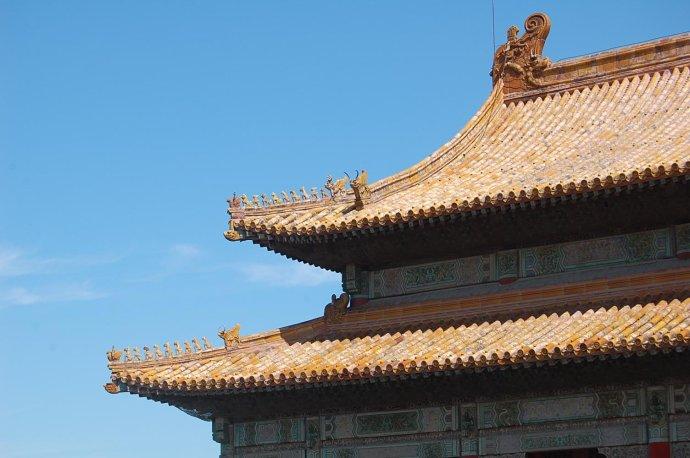 理政和居住的地方,地位仅次于太和殿,檐角兽减去"行什",为9个;坤宁宫