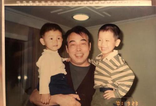 陈凯歌年轻旧照曝光,陈飞宇光挑爸爸和妈妈的优点长