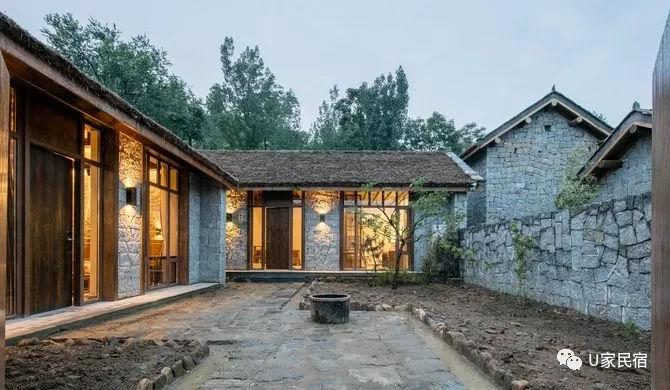 这个用传统石头房子改造的民居里,居然可以直接用山泉