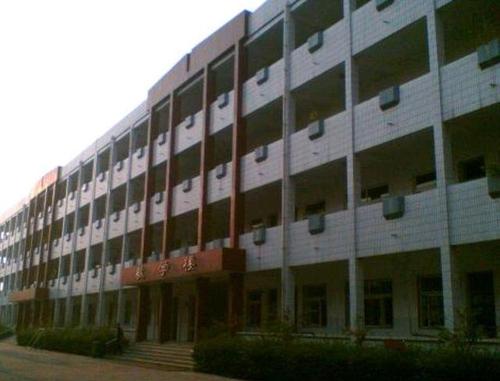鲁山县第二高级中学教学楼