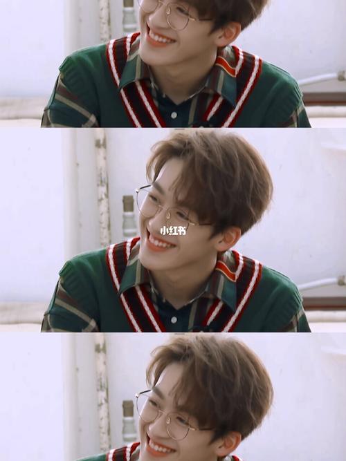 何洛洛壁纸96 洛洛子的笑容总是可以治愈一切 要图评论何洛洛噢