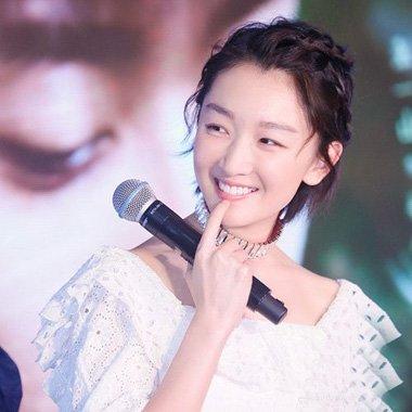 周冬雨中餐厅发型怎么编 女星编发发型图解