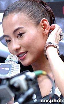 【图片】张柏芝的耳洞