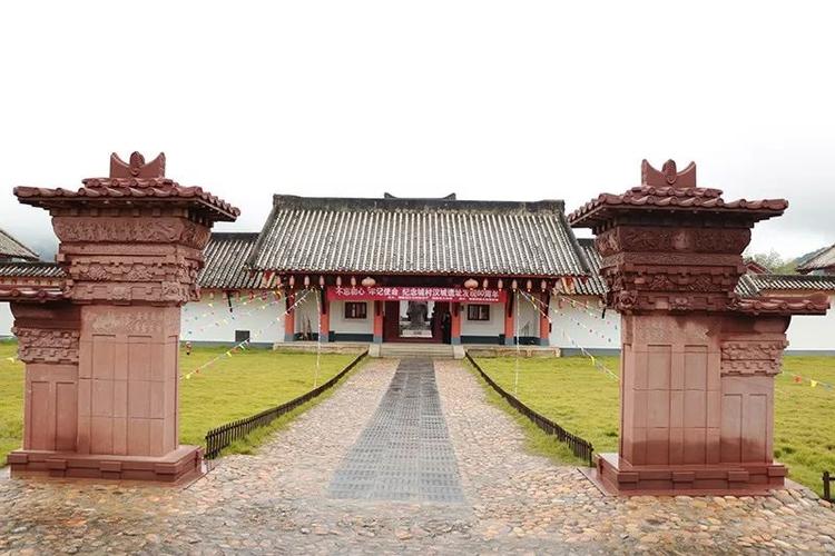  p>城村汉城遗址位于 a target="_blank" href="/item/武夷山/917"