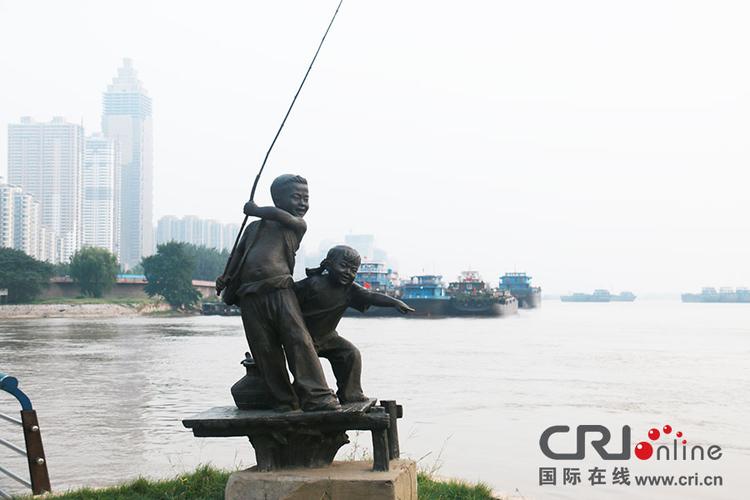 滨江公园中的有趣雕像 摄影 颜观潮