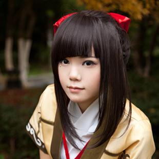 问一下,下图中穿着仙剑五前传瑕cos服装的女子叫什么名字?