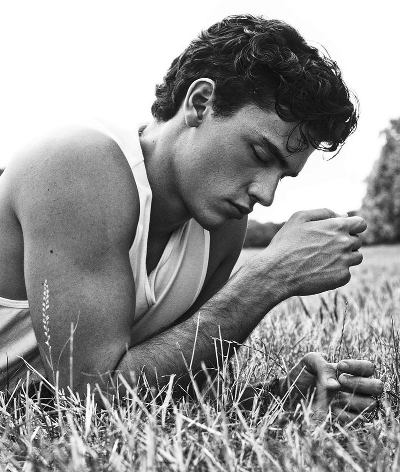 男模的好身材当然要露啊,肌肉好看,颜值好看,穿上衣服