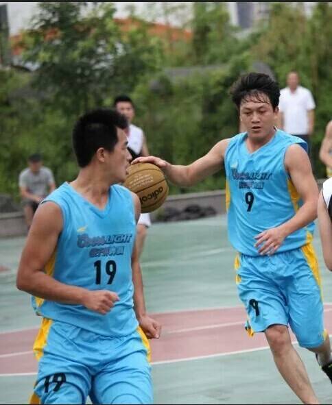 篮球兄弟,情深谊长!