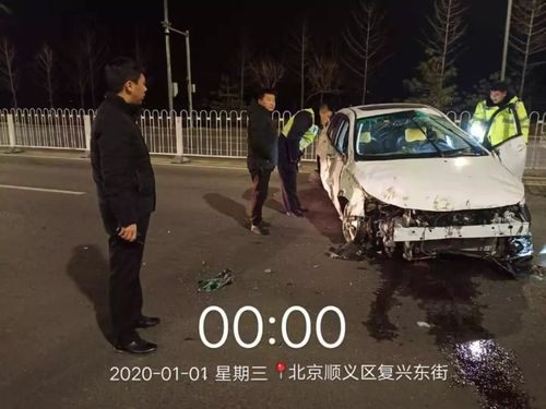 热线| 深夜顺义这车连撞护栏,看看现场吧
