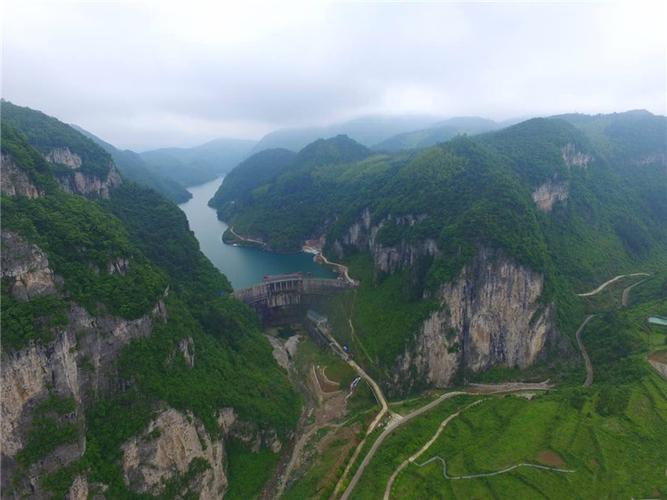 08:00: 类型:其它 名称:乘车前往娄底湄江风景区 活动时间:3小时0
