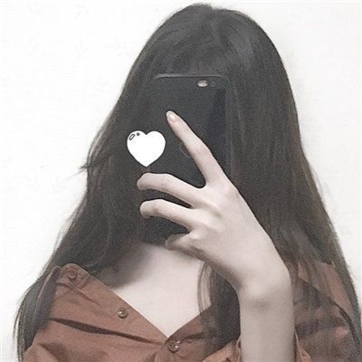 遮住脸的女生头像黑白