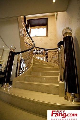 120㎡复式楼欧式风格旋转楼梯装修效果图