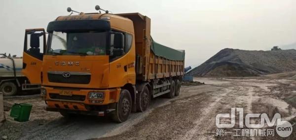 云南卡友:动力强又省油 自卸车选华菱汉马选对了