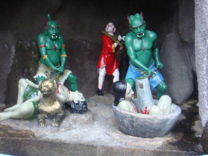 我估计我是不敢上去看的,貌似说什么下去十八层地狱每一层要受的苦,有