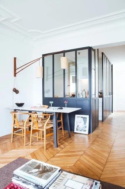 装修百科 厨房与餐厅的隔断,用玻璃推拉门可以让空间更显通透~-玻璃推