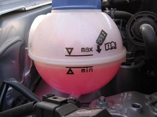 防冻液有损耗正常吗?少了可以自己添加吗?_东方汽车