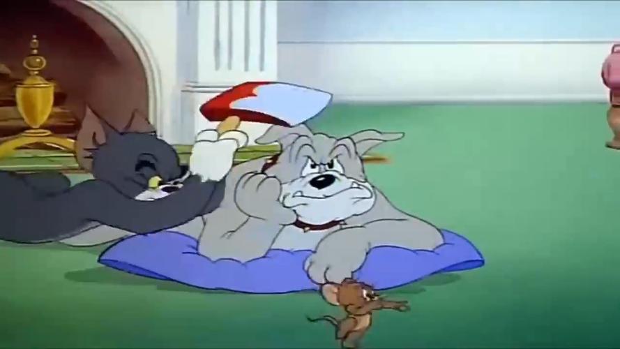 猫和老鼠:汤姆猫用各种武器抓老鼠,谁料却惹了想睡觉的大狗!