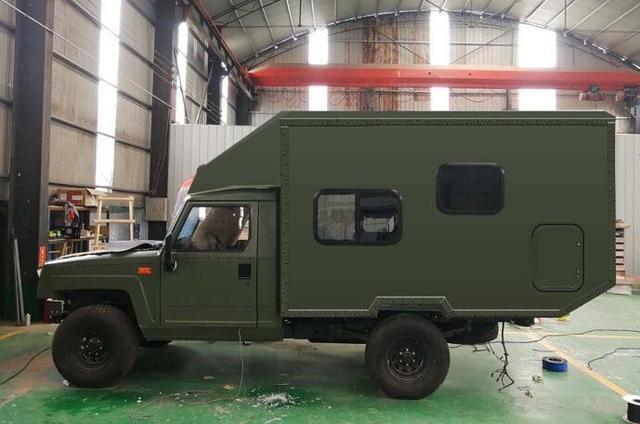 首台北汽勇士越野房车亮相,配2.4t动力 6at,外观霸气不输悍马h1