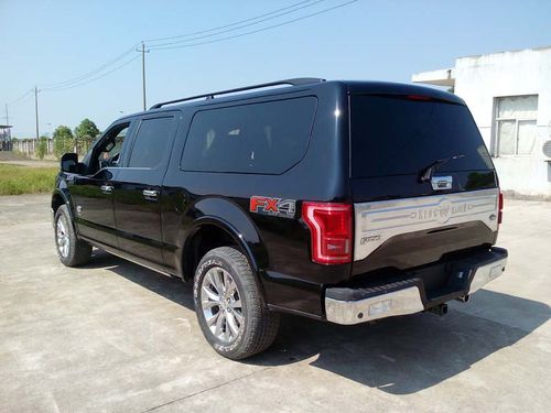 除了前脸部分,大型suv最吸引人的就是侧面车身,长长的车身和轴距,让