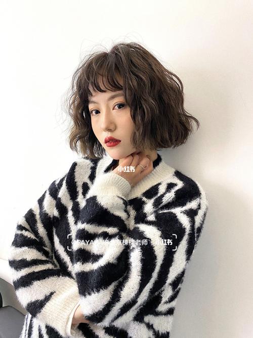短发法式烫发木马卷这款短发烫发设计真的是_发型_短发_烫发_刘海