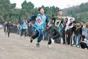 雷波民族中学举办学生田径运动会(图)