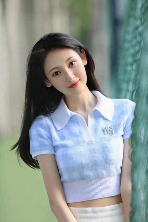 95后新生代女演员刘玮婷清新写真曝光 气质纯净笑容治愈引关注