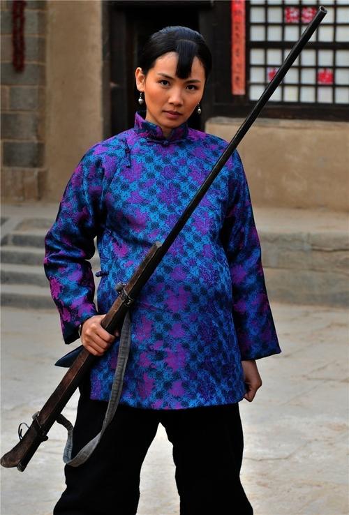 盘龙卧虎高山顶白玉娥剧照