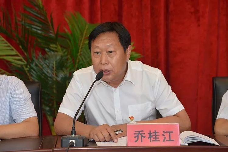 副校长乔桂江宣布获奖学生名单.