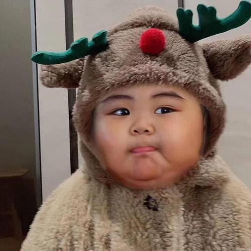 那个表情包上的小朋友tatan几岁了啊(已更新新照片)