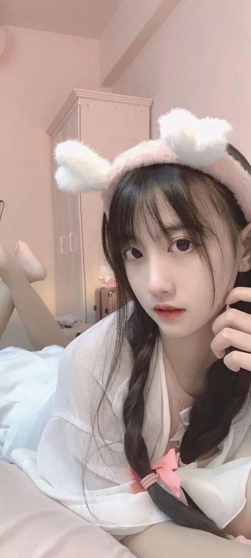 抖音热门|超萌大眼萌妹壁纸