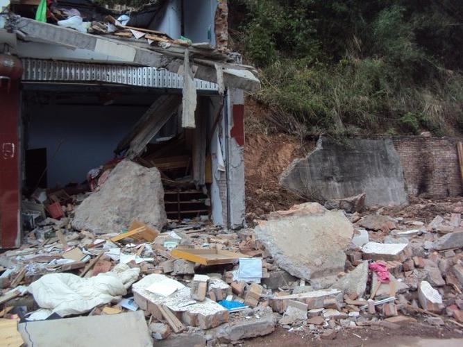 20芦山7.0级强烈地震图片