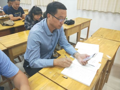 菏泽一中艺体党支部召开全体会议