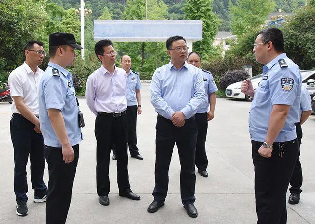 县委常委,常务副县长,县规委会副主任张晓军主持会议,副县长,县规委会