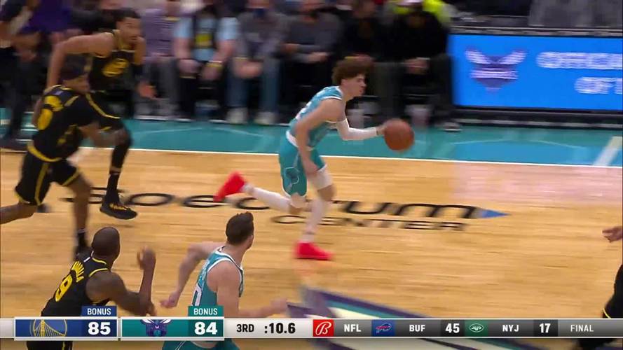 库里神仙压哨三分##库里这球有多神