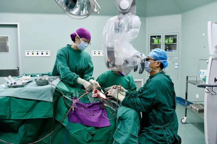 【一中心青年专家录】董海青:神经外科的手术每一步都