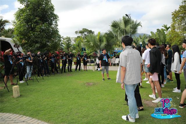 素人综艺《三亚遇见你》片场画面简直太美