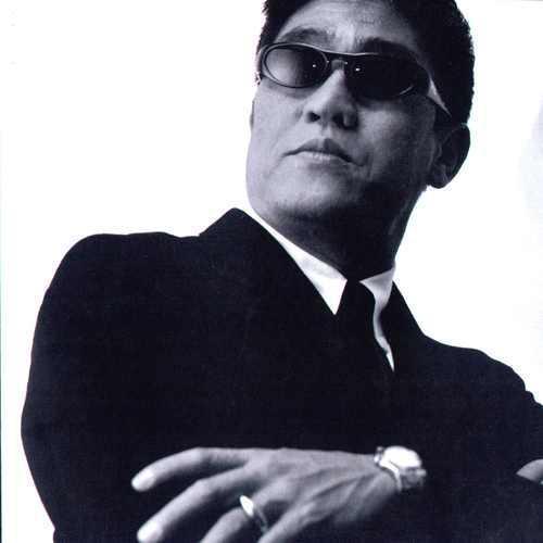 他是港圈"大哥大",因病去世后张学友捧红他儿子,培养成歌星
