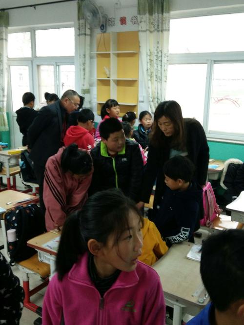 西田各庄小学新一轮"将智爱课程理念转化为课堂实践行为"的常态课活动