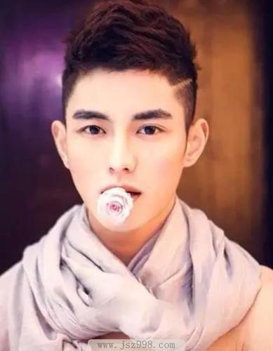 【长脸男生发型】长脸男生适合什么样的发型