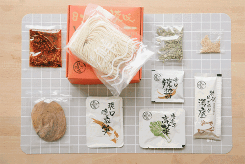 5分钟解锁地道日式拉面 每款拉面的配菜与包装各不相同,可以说是配菜