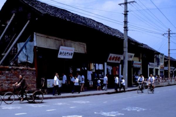 老照片:1985年的四川成都,如今已是满满的回忆