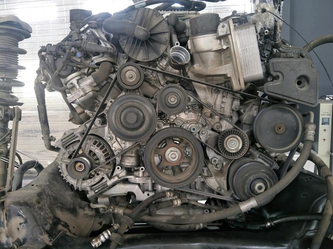 奔驰glk272发动机皮带绕法