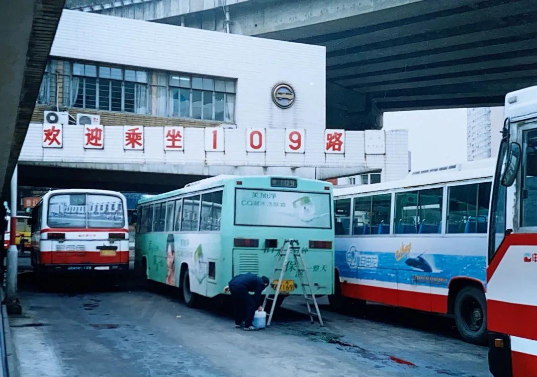 车影行踪:乐乘"红"线109路公交车的红色之旅