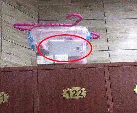 海宁某健身房女更衣室被发现监控摄像头 正处于录像状态!