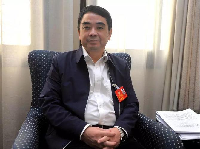 访省政协委员,上饶市人大常委会副主任,市总工会主席郑晓春