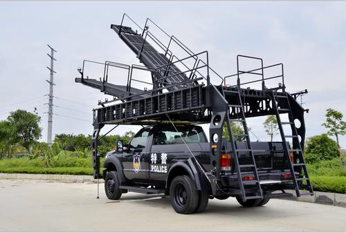 警用攀登突击车