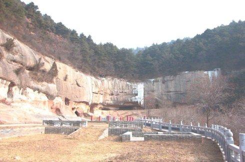 只能通过遗址残存的宫,寺,石碑和建筑遗迹想象玉华宫昔日的巍峨壮观